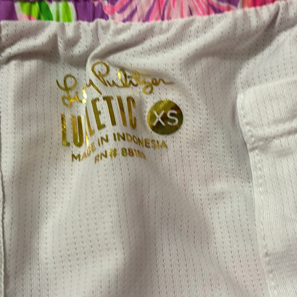 💞Lilly Pulitzer💞 Luxletic💞 bundle of 3 pairs of XS shorts💞 - Picture 3 of 7